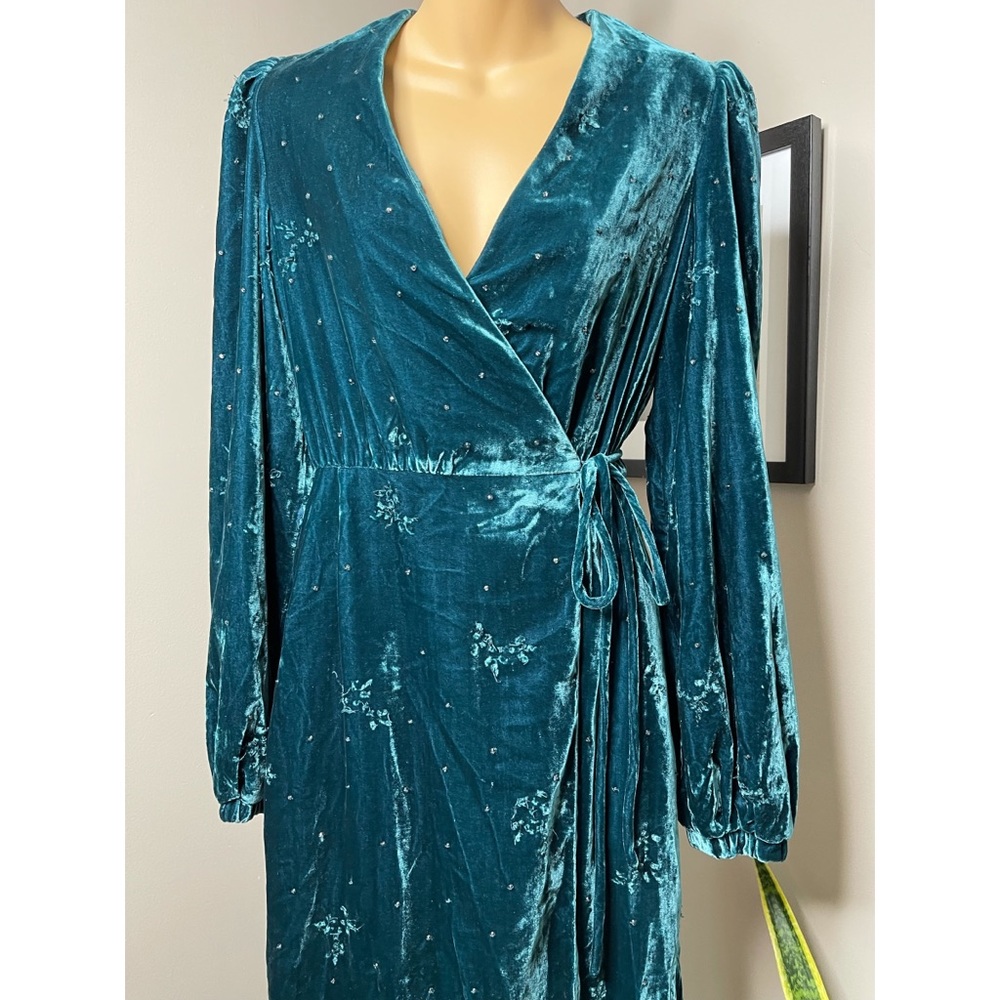 Divine Heritage Crystal Velvet Wrap Sequin Gown - Picture 9 of 9